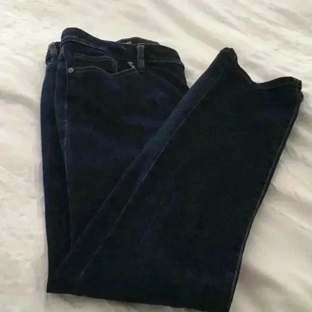 Woman’s Liz Claiborne jeans